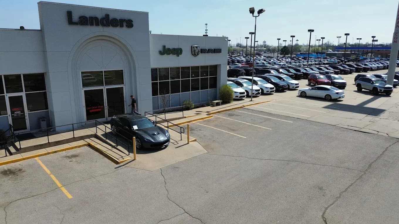 Landers Chrysler Dodge Jeep Ram of Norman business background image